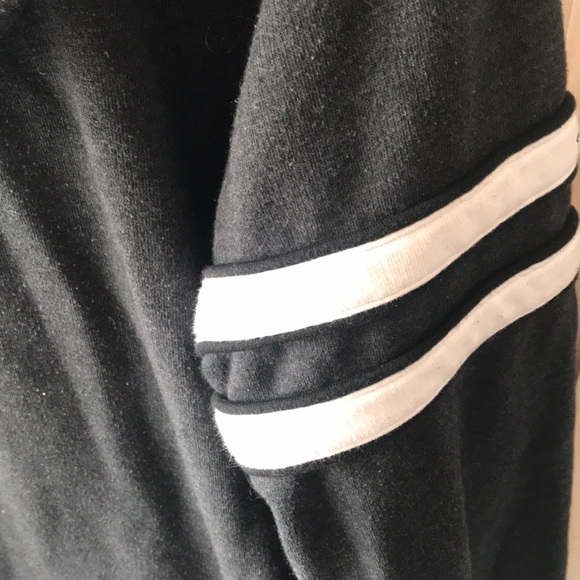 Woman’s Victoria secret pink sweatshirt size lg - Picture 8 of 8